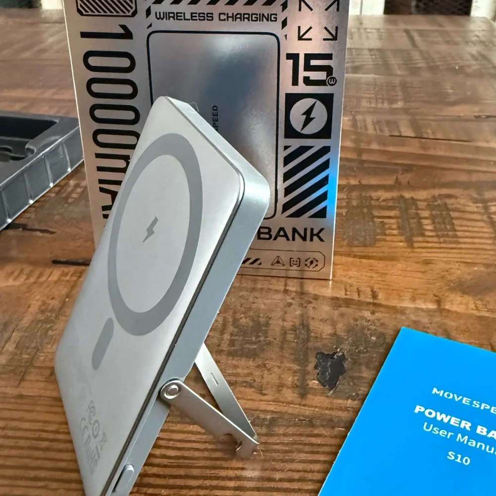 Magnetic Blade Wireless Charger - Silver